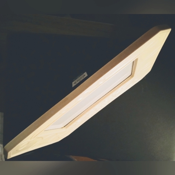 💘 Hallmark Embossed Ceramic Tabletop Photo Frame 'One Big Cozy Family' - Picture 3 of 6